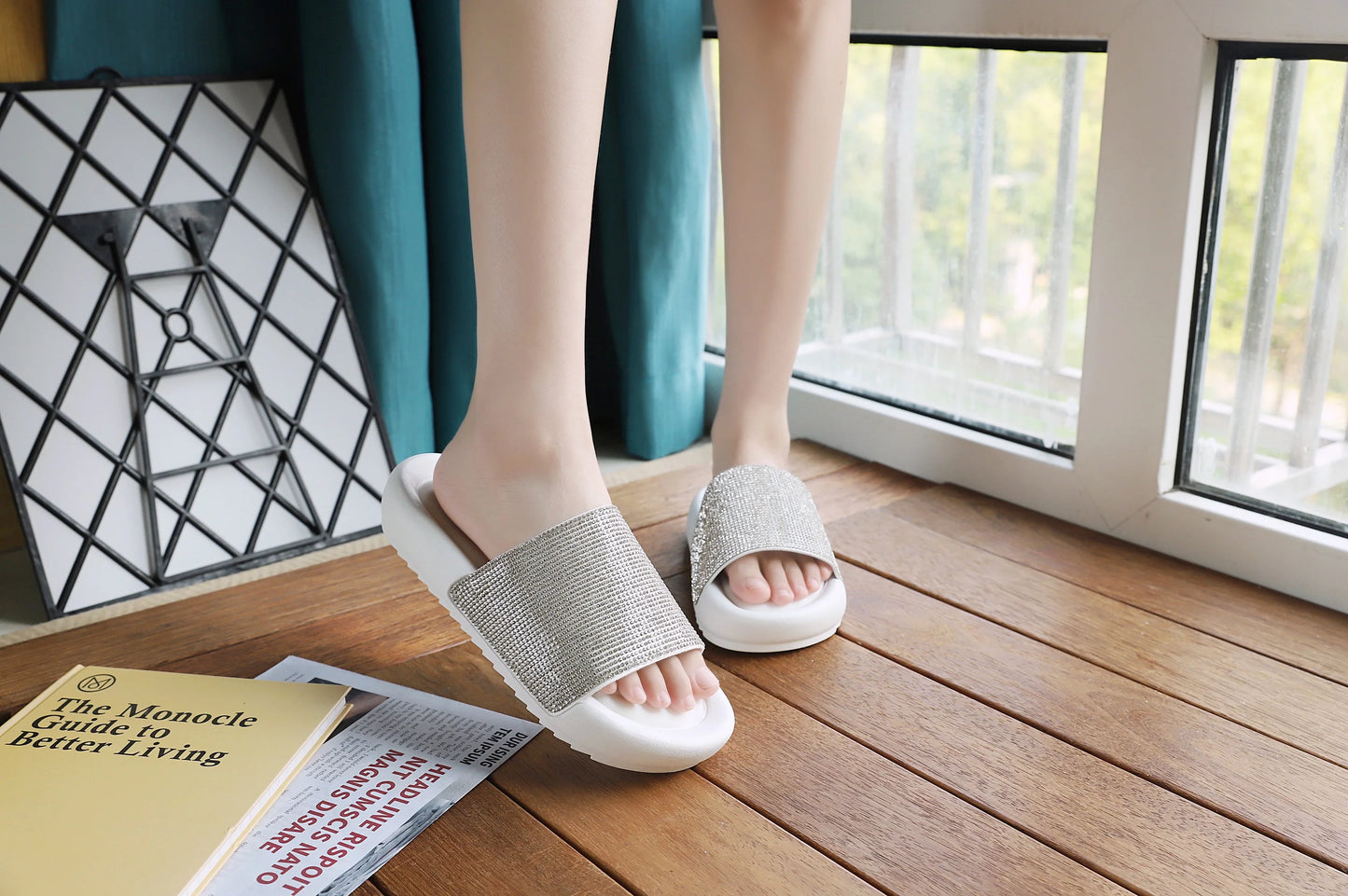 Outdoor Bling Decoration Flat Women Sandals Outdoor Slides Slippers for Ladies Women Flat Sandals